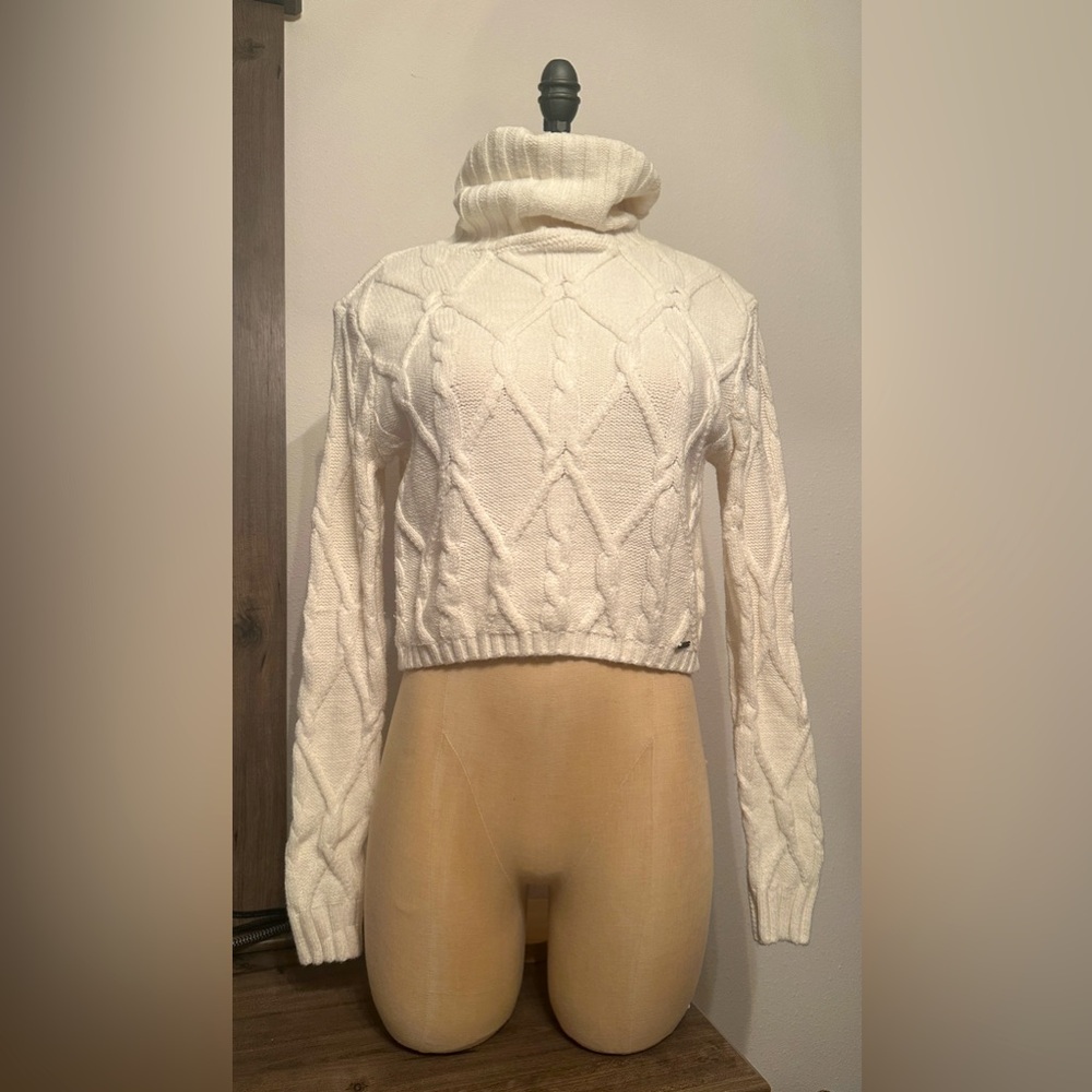 Hollister XS Off White Crop Sweater